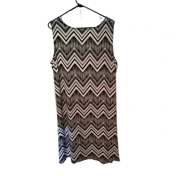 LAURA PLUS SIZE 18 DRESS BLACK AND WHITE - Picture 3 of 3